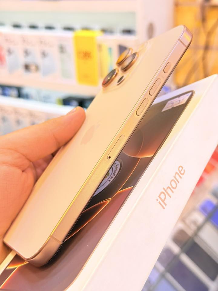 ايفون 16برو ماكس ذاكره 256بطاريه 96‎%‎جهاز اخو جديد زلغ واحد مابي وتر بروف جهاز بمعنه كلامه نضيف هوه جديد سوه عربي شرق اوسط اصلي ضمان ماستر لا مفتوح ولا مصلح ملحقات كامله لوان منيز سعر 1350الف قفله من الاخير 
بغداد البياع شارع عشرين مكتب ماستر للمبايل 
***********
