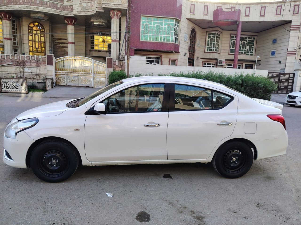 سني نيسان هندي موديل 2021 ام لبليته الزركه كفاله عامه السياره اخت الزيرو لاصبغ ولاتبديل ولا بارد وين مايعجبك افحص رقم سليمانيه انكليزي بسمي هزه وسنويه جدد ماشيه ١٦ الف فقط السعر ١٢٠ ورقه مكان السياره بغداد البلديات ***********
