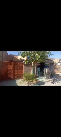 بيت للبيع في حي السفير قريب عله الشماعية عله الشارع العام مساحة ١١٠متر...