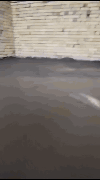 *********** سلام عليكم ورحمة الله وبركاته اخوان حنه جماعه الصب   عملنا ذو خبره مناطق البصره شقل وزن ومع تنضيف الانقاض وحدل البيت وصبه
