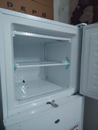 ثلاجه للبيع جديد ما مستخدم كرتونو موجود اتصل على رقم 07508132864.  رقم...