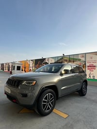 جيب كراند شيروكي ترايل هوك 2020 لون سمنتي  Jeep Grand Cherokee (Trailh...