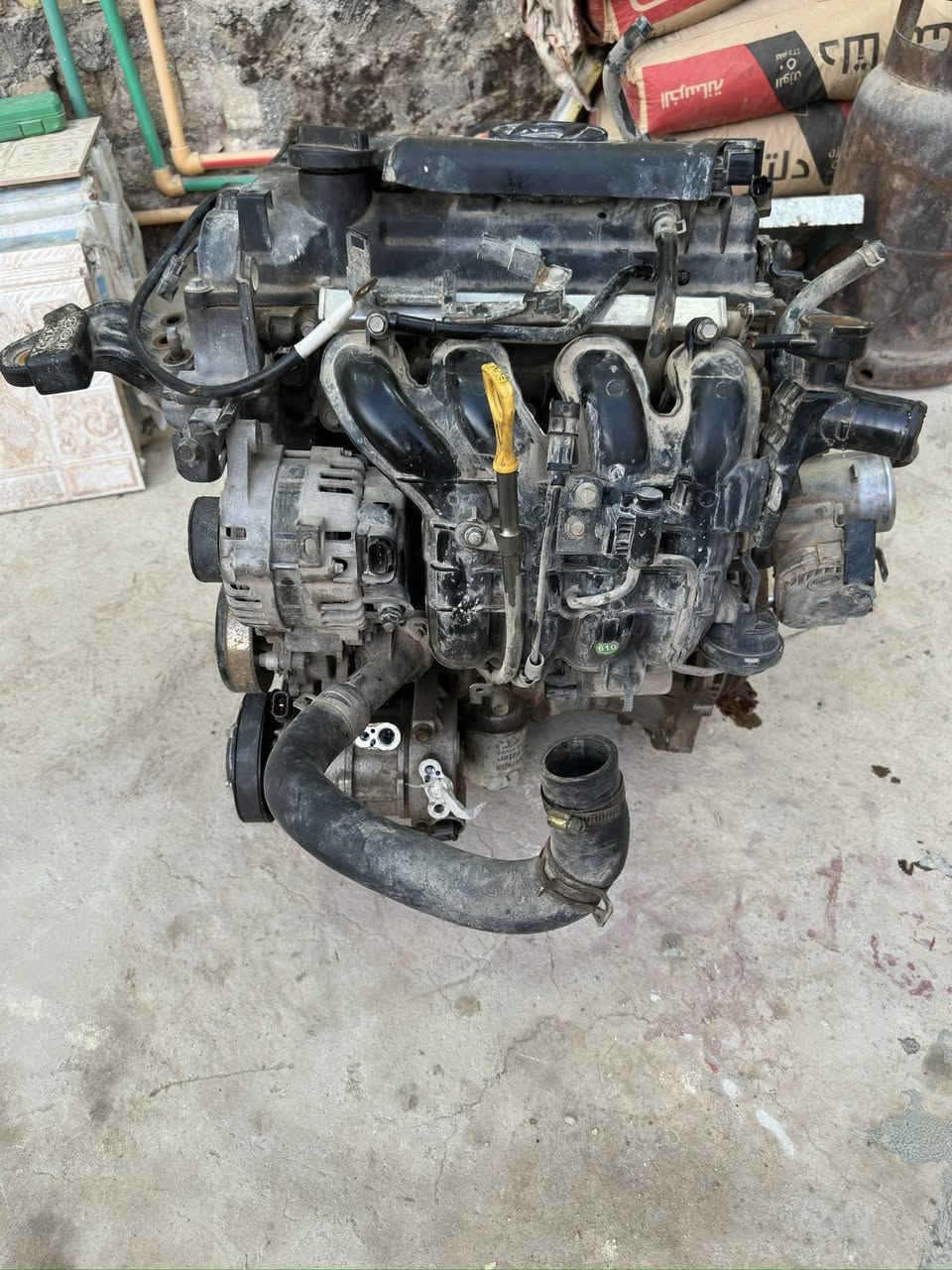 السلام عليكم  للبيع محرك اكسنت 1400   بدون كير  شغال وبيه ادامة جديدة بلكات نوزلات مجاول تنضيف كامل شغال على اخر حباية رولة جديدة كمبريسر شغال جديد كلشي مبيه مع كافة التفرعات والظفيرة  والعقل ايضاً كاملة ما ملعوب بيها وما بيها اي قطع  

للاستفسار عن السعر 
***********
