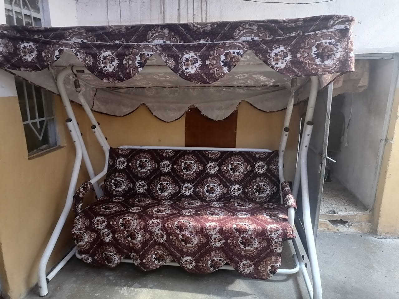 السلام عليكم مرجوحه جديده للبيع للاتصال ***********
