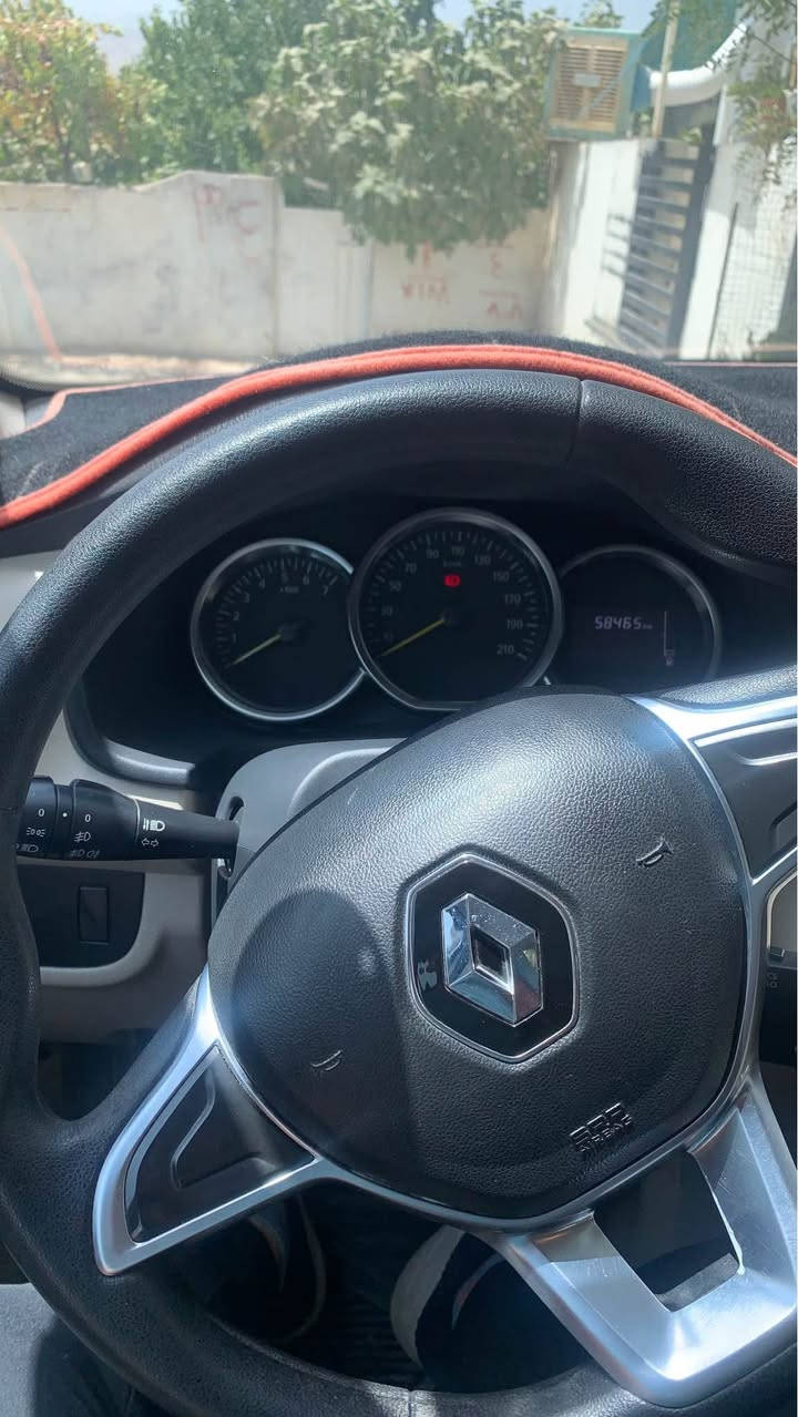 رینۆی سیمبول ٢٠٢٠
بێ بۆیاخ بێ سارد
٦٠٠٠٠رۆیشتووە
کەمیک نەرمە تەرزەی هەیە
بۆپەیوەندی ***********
سەنەوی تا ٢٠٣١نوێیە
