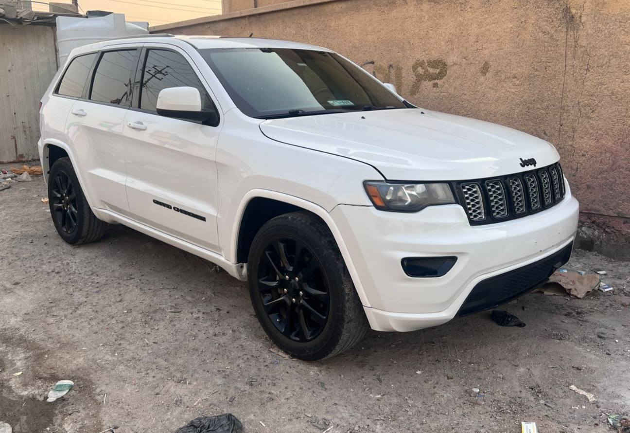 جيب جراند شيروكي موديل 18 مرمز 23 رقم باسمي ورقم بصره الانجليزي
حادثها شاملق الايمن صبغ فقط بدون ايرباك صور الحادث بالمنشور فتحه تحكمات كشنات جلد تو يل دفع خلفي
مكان السياره البصره
للاتصال 
***********
