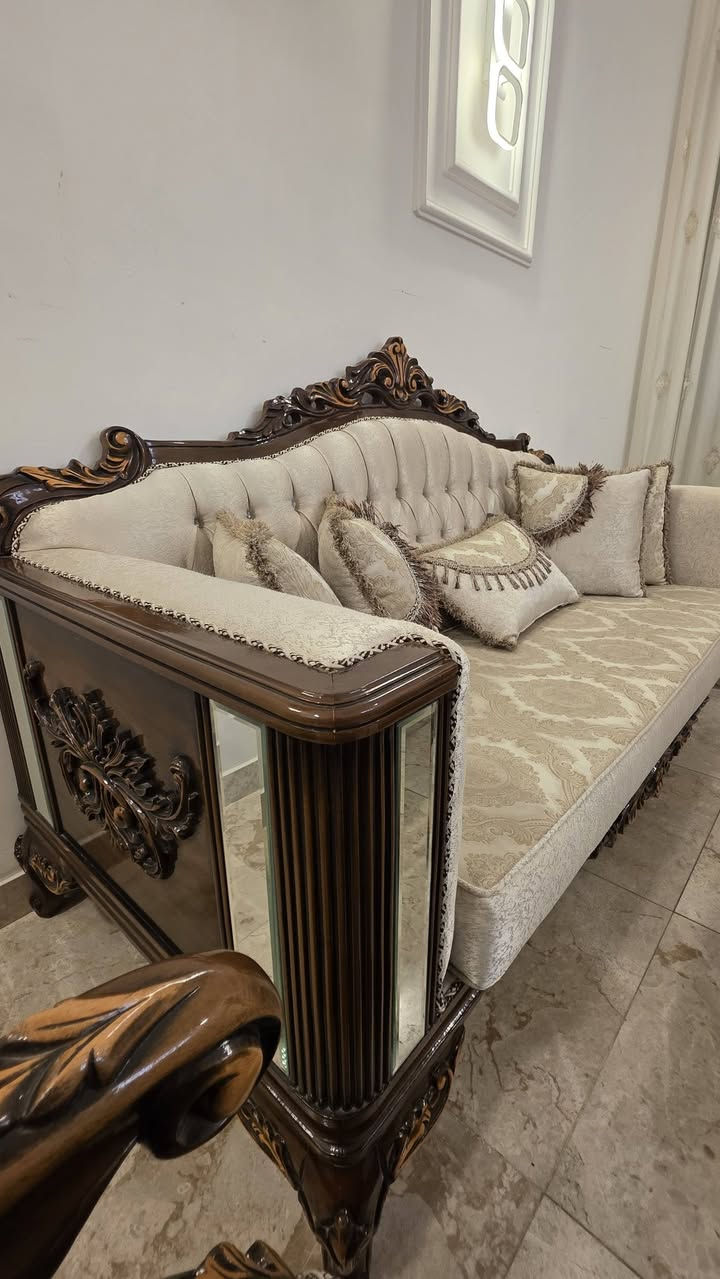 تخم تركي ملكي زان اخو الجديد ١٠ مقعد وطبله وسط مليون ونص قفله قفل 🔐 
***********
