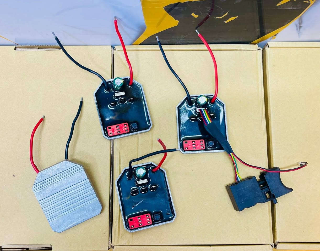 متوفر من أرقى المناشئ الى أنسب الأسعار ل الطلب جمله / مفرد من 1 قطعه الى 1000 أطلب المنتج الي يلبي غرضك والسعر الي يلبي مطلبك 🌹
توصيل 5 الاف التواصل خاص / واتساب : ***********
