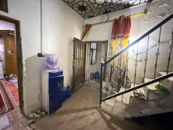 سلام عليكم توفر بيت مساحه ٧٠ متر بسعر جداً مناسب ٢٢ مع المجال موقع راقي سند ٢٥ 
عيوني البيت مساحه ٧٠ متر بموقع راقي  عنوانه شارع علگم 

البناء طابوق سقف صب مسلح اساس صب مسلح 

محتويات البيت غرفه نوم ستقبال صاله مطبخ منور صحيات 

بيع مستعجل  للستفسار اكثر خاص او على رقم ***********
