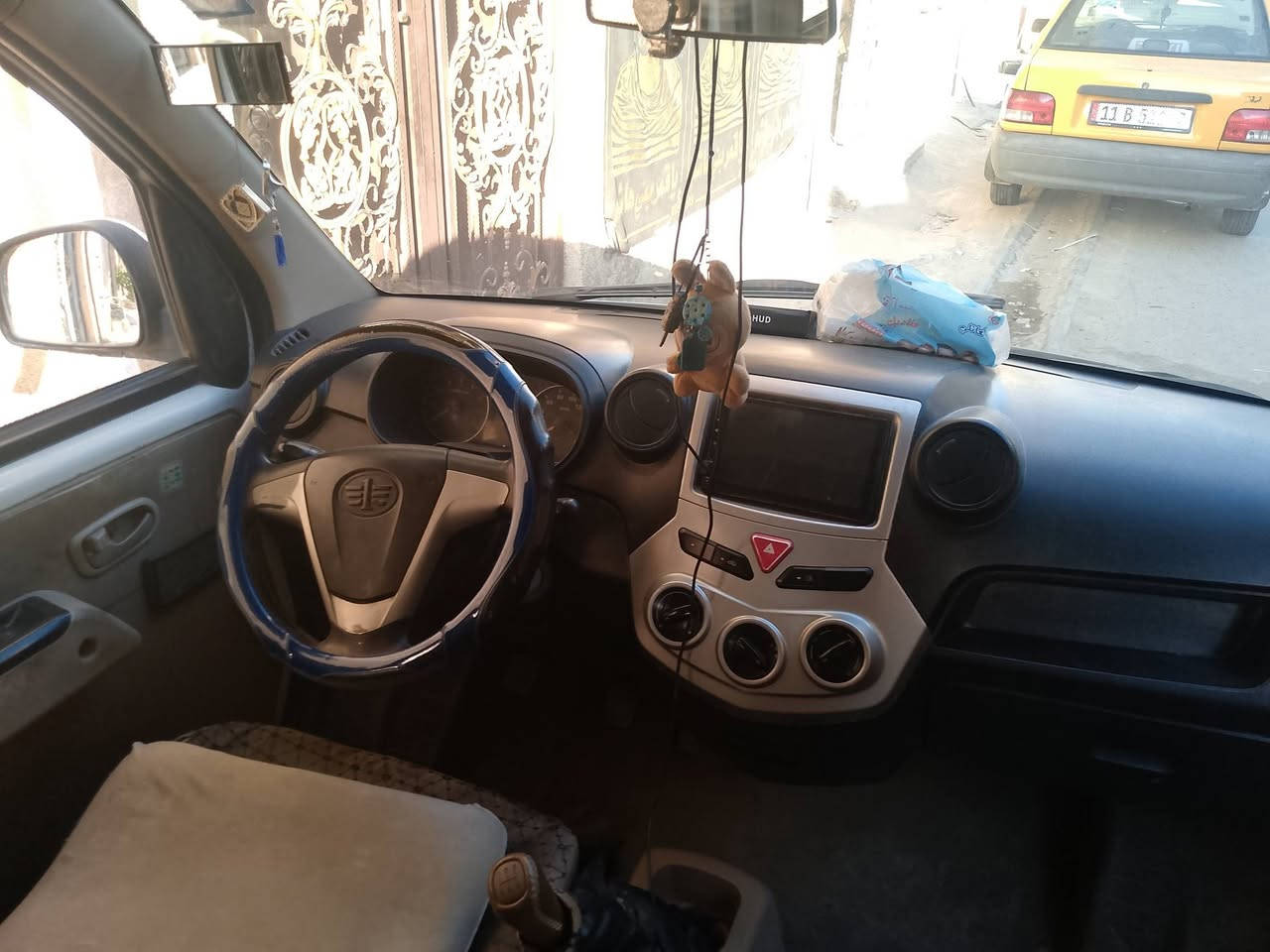 السلام عليكم فاو خشفه ١٠راكب موديل ١٥رقم انكليزي بغداد مصفره هيئة وضريبة ومرورالسعر45وبيه مجال لاتصال *********** مكاني بغداد
