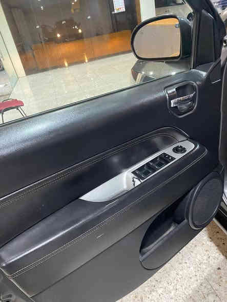 جێب کۆمپاس 2017 ئەمریکی 
بۆنیت و چەمەلاغی بۆیاخە بێ ناو گرتن.
مواسەفات.کامیره.شاشە.کوشن هیتەر.
 تەقەو ڕەقە گێڕومەکینە بەشەرت 
کامل پۆڵیش و حەمام و سێرڤس کراوە.
تێبینی/جوابی نامە و کۆمێنت نادەمەوە
نرخ.113گەڵامامەڵەیەکی کەم
شوێن.ڕانیە
کورەک*********** ڤایبەر و واتساب
ئاسیا*********** رانية
