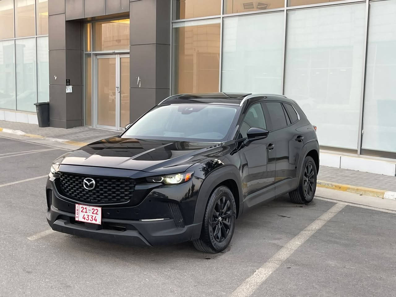 Mazda CX-50 2023
• نوع المحرك: SKYACTIV-G
     • السعة: 2.5 لتر 4 سلندر 
     • ناقل الحركة: أوتوماتيك 6 سرعات
     • نظام الدفع: AWD (دفع رباعي)
     • فتحة السقف (بانوراما)
     • مانع انغلاق الفرامل ABS
 • توزيع قوة الفرامل EBD
‏ • DSC (نظام الثبات الإلكتروني)
‏ • TCS (نظام مانع الانزلاق)
           •     6 وسائد هوائية
           •    مراقبة النقطة العمياء
 • تنبيه مغادرة المسار
           •     كاميرا 
           • نظام تحذير من الاصطدام الأمامي
‏ • Apple CarPlay & Android Auto
           •  تشغيل عن بعد 
           •  مكيف هواء أوتوماتيكي
           • تحديد سرعة (Cruise Control)
بدون صبغ فقط جملغ السياق مبدل بلادي بدون دواخل
ايرباك سيستم 
السعر 20000$
***********
