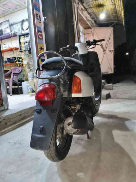 السلام عليكم دراجه بوليس نزول للبيع
دراجه نضيفه مكينتها ناعمه اي نقوص مابيها فقط الكشن ميقفل والكلوب امامي فقط اي نقص  ثاني مابيها دراجه كامله مكمله سلف اشاير كلوب ناصي هورن دراجه نضيفه 
سعر 550 ومبيها مجال 
لتواصل *********** موجود واتساب
