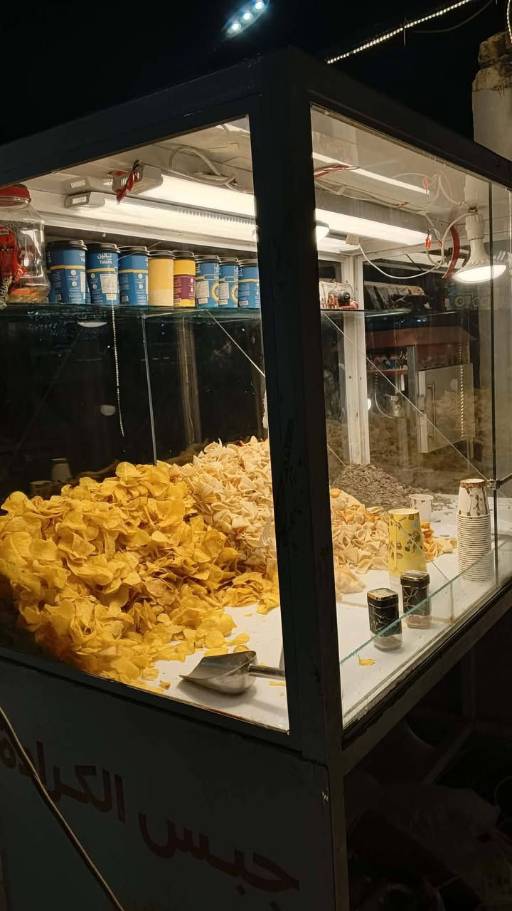 متوفر عارضه جام خانه متنقله
3 خانات ورف جام عله طول العارضه اضافه لباب جام سلايد 
تصلح لعدة مشاريع
الحديد المستخدم بوري 1.5 انج
الجام المستخدم 6ملم
اناره led
السعر 600 قفل
لتواصل ***********
