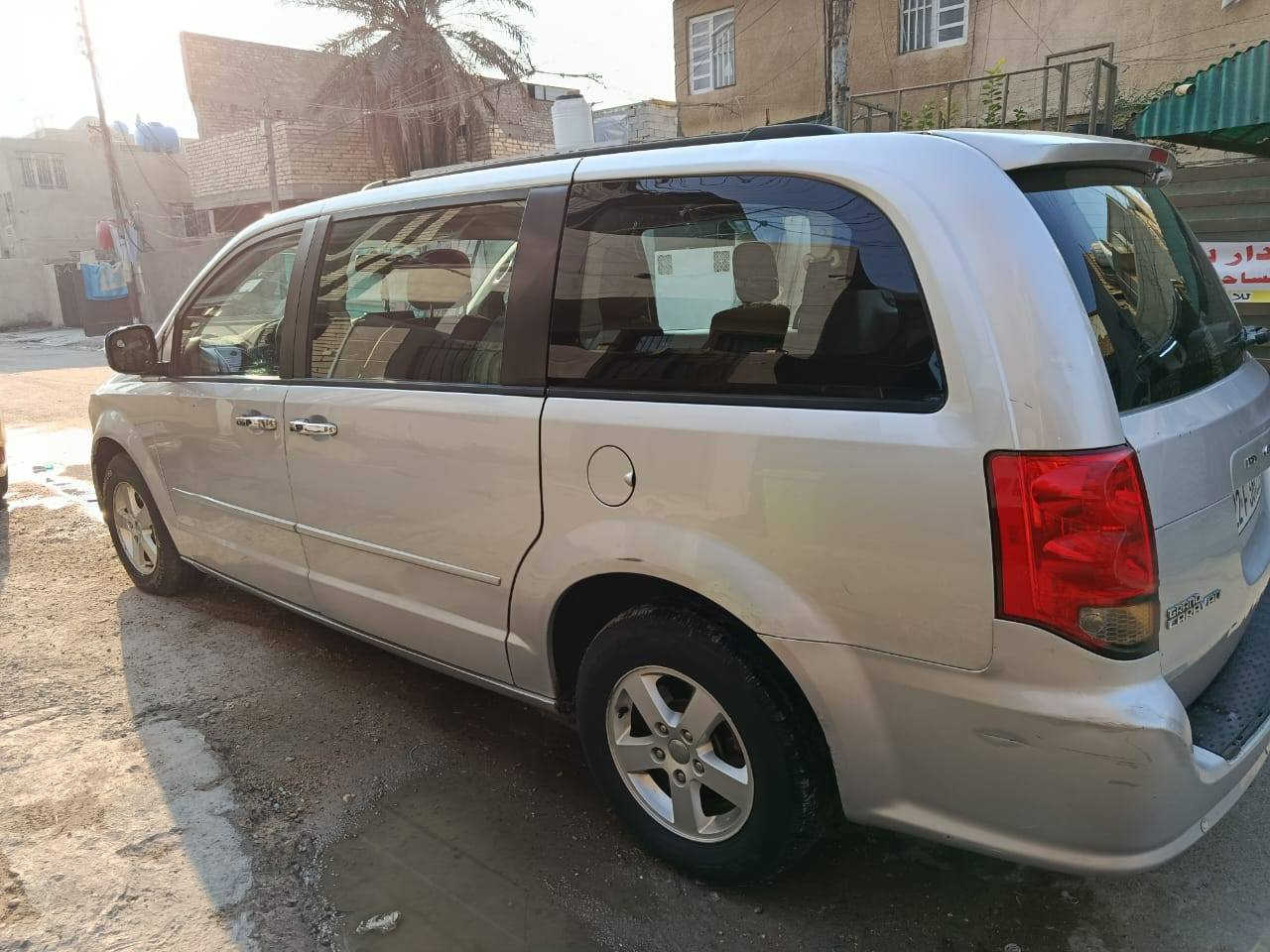 دوج كرفان موديل ٢٠١٢ حادث جاملق أيسر كندي بدون غرق نص فول السعر 120 لاستفسار اتصال ***********
