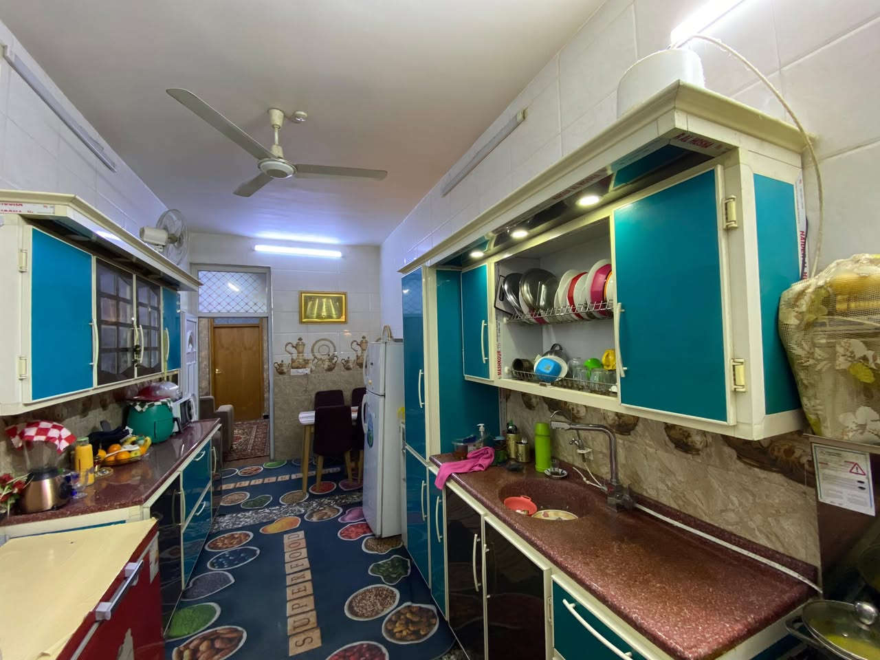 السلام عليكم دار للبيع الشالجيه الزراعي المساحه 100 متر. واجهه ٦ متر 
يحتوي على صاله و مطبخ و اربع غرف نوم  ( بناء حديث )
السعر ٢٧٠ مليون و قابل للتفاوض 

مكتب الابتغاء 
***********
