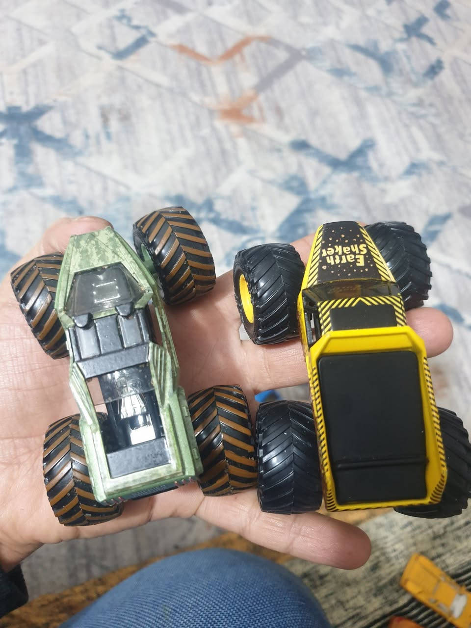 ٦ قطع ب١٥ الف مكاني الاعظمية ***********
