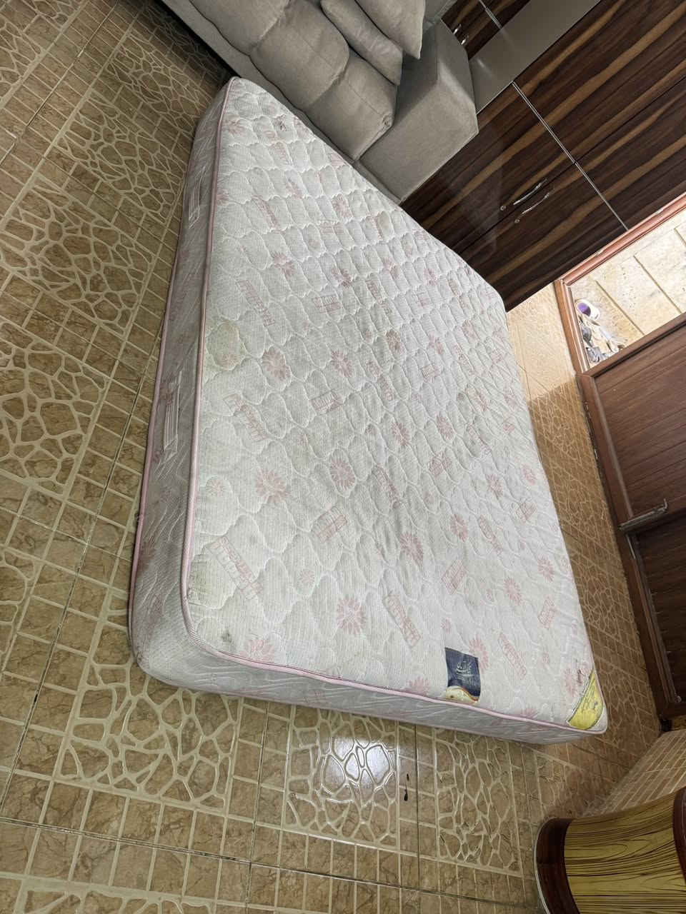 كنتور 4 قطع خشب mdf تركي
السعر 350 الف

دوشك نفرين قياس 160*200 سعر 25 الف

عنوان اربيل بختياري

***********  /***********/***********
