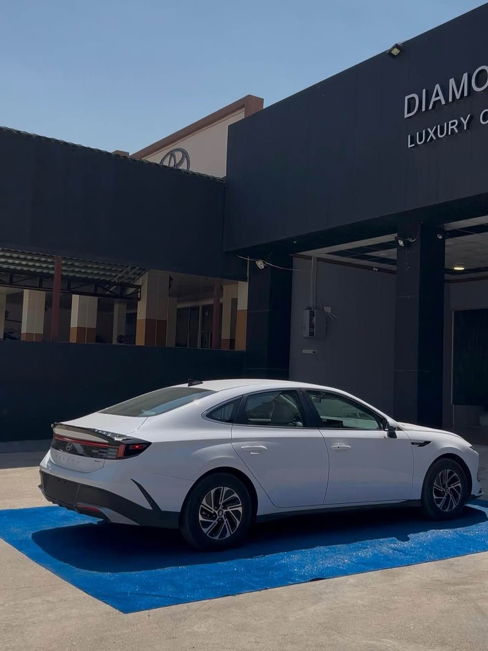هونداي سوناتا | Hyundai Sonata
الموديل : ٢٠٢٦ | 2026
بلو هايبرد Blue hybrid 

ماشية فقط 4 الف 
محرك 4 سلندر بانزين و هايبرد 

اخوان السيارة باب واحد فقط صبغ 
بدون دواخل بدون ايرباك و كارت بسيط بلجاملغ 
بجم كبس بشرط الترقيم

(( السعر : 188 ورقة $ )) ومجال بسيط
و ليشوفها غالية يعبر المنشور بكلمة طيبه 

***********
(( *********** ))

 السيارة رقم كاتي بشرط الترقيم دهوك, العراق
