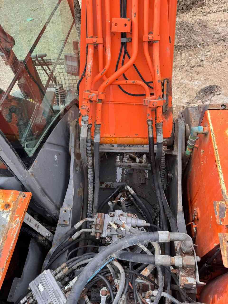 سلام عليكم حفار زت ثري البيع مديل 2010 رقم قادسيه بسمي حجم 210LCKمحرك مفتوح  سرف  60 عنوان بصره ***********
