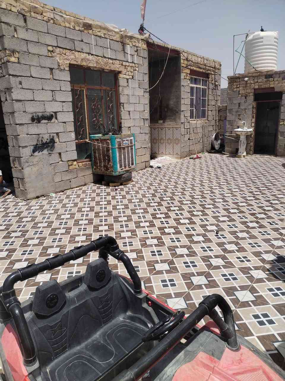 بيت للبيع جديد وعلى عن لشارع وساس صب وشيش مساحه 200م بحي لعدس شارع لصوره بلقرب من مولد سيد عباس لبشارع ابو حسان يتكون من قرفتين قرفه نص بنا وصاله ومطبخ ديوانيه وحوش جبير وكراج سياره سعر 25 وبيه مجال *********** بي واتساب
