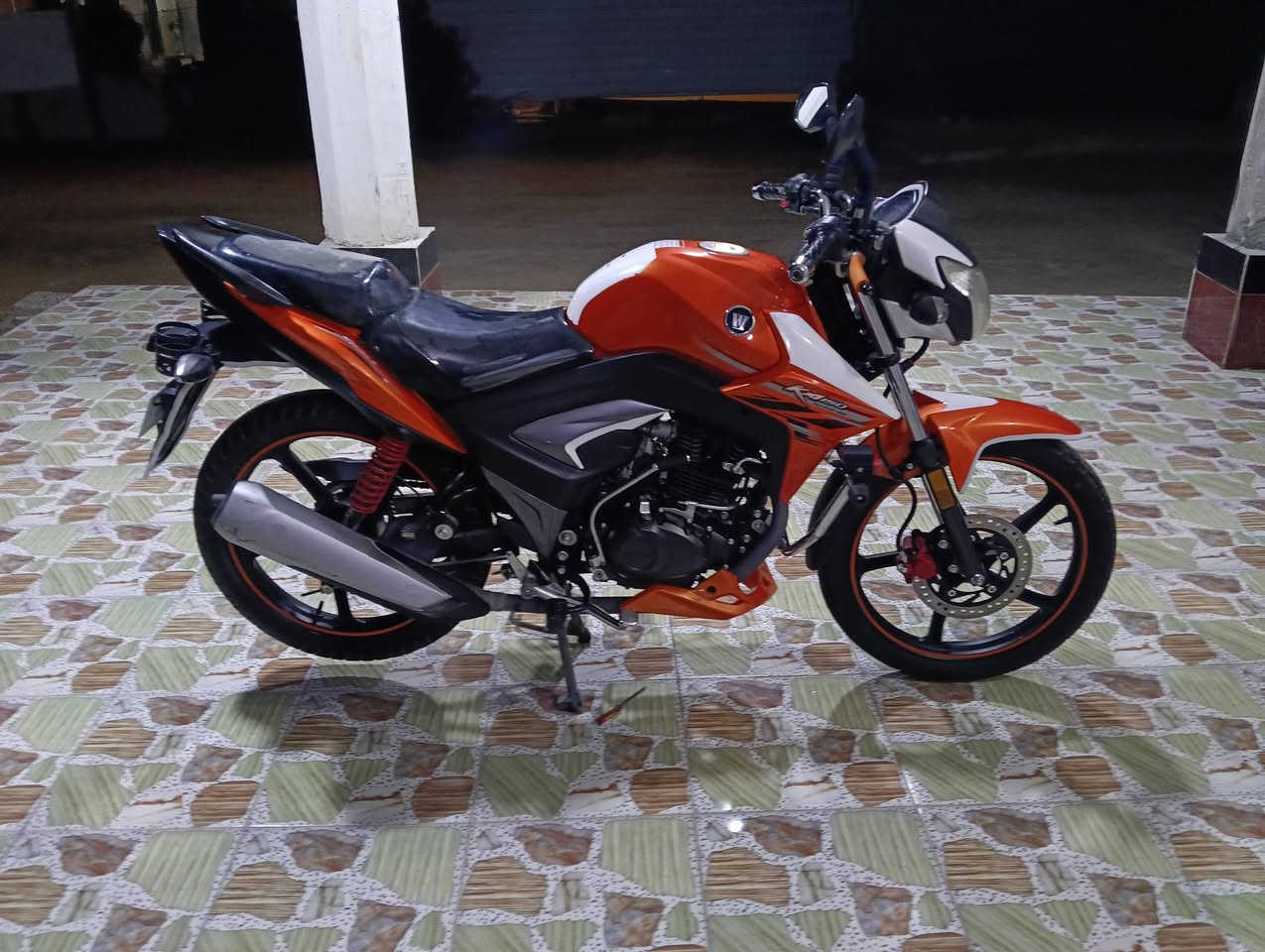 هاوجي. 
٢٠٢٣ 
بعد ع وضع الشركه 
مسجل باقي على استلام اللوحات 
السعر ١٧ونص وبي مجال 
مكاني الرمادي 
***********
