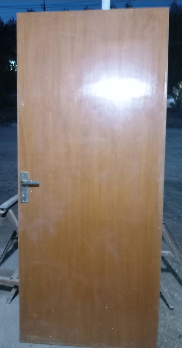 ابواب صاج عدد ١٢ نظيفة بدون اضرار للاستفسار *********** غير متواجد على الفيس
