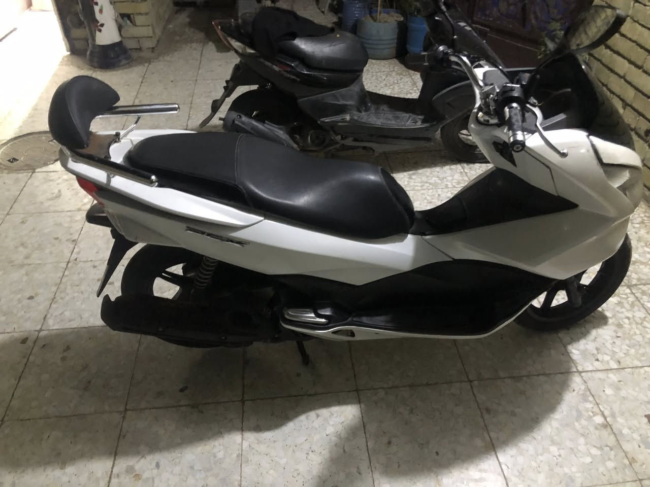 سلام عليكم بسي اكس البيع فقط دراجه حلوه ونضيف مكينه ١٢٥ ممشاه٦١ اكفلك مكينه /رقم ***********
