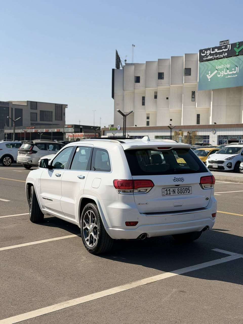 سلام عليكم جيب  خليجيه موديل 19 اوفر لاند فول فول كفاله عامه من الشخط جكات بنرامه كشنات كهرباء شاشه جبيره ماشيه 20الف حقيقي رقم بغداد شاشات خلفيه كشنات حار بارد المواصفات البالك كلهن بهاي السياره عنوان السيارا بغداد شعب رقمي***********ولسعر خاص واتساببب♥️
