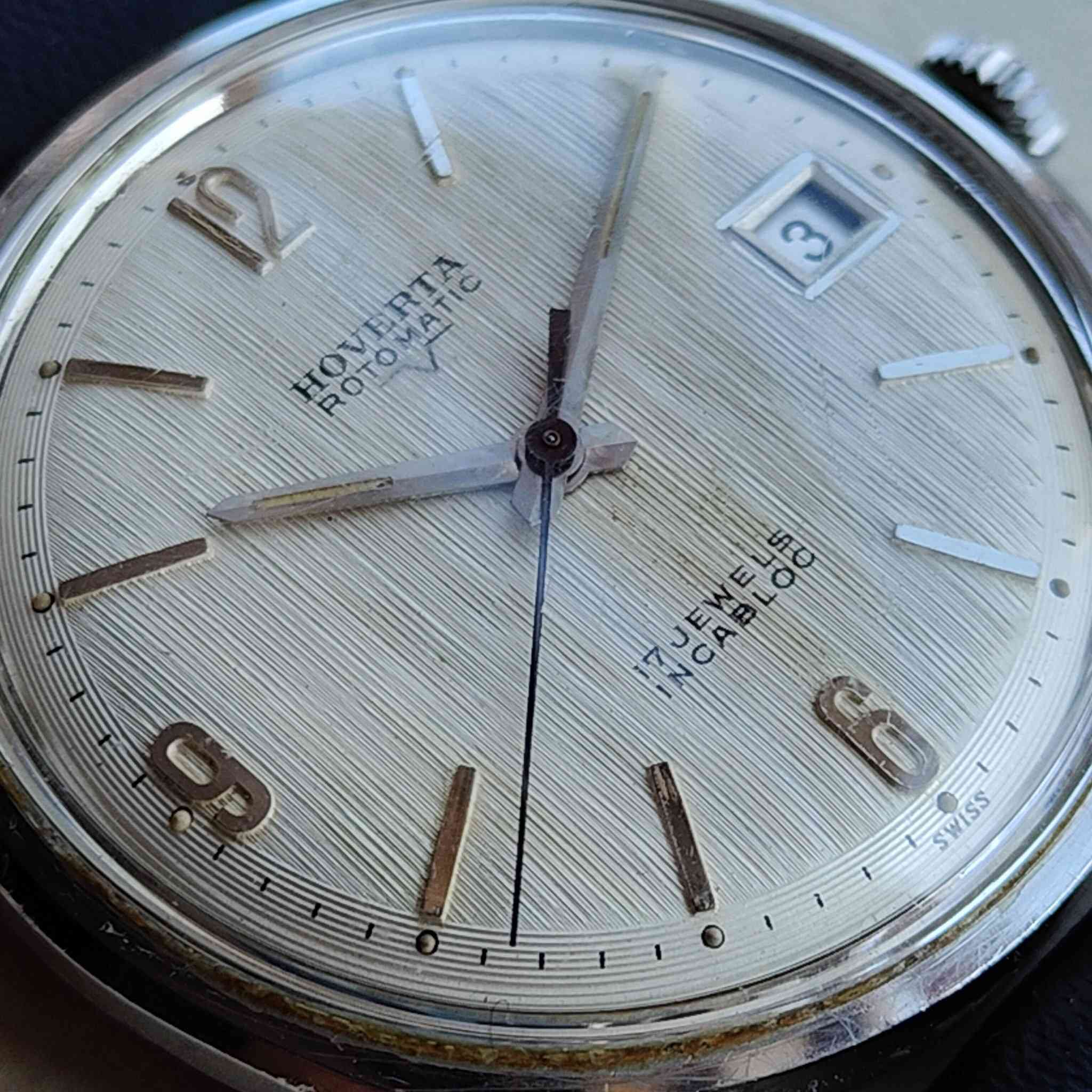 تحفة من الفنتج المعتق
هوفرتا . اوتماتك 
سويسري إنتاج قديم 
سحبة وحدة
نظافة ممتازة جداً جداً 
القطر 34
مينة بتشطيب رائع 
ماكنة إيتا تشطيب ولا اروع
السير مستبدل"

السعر 125 ألف مع التوصيل


**إذا كنت صاحب هذا الإعلان وتريد حذفه لأي سبب، رجاءا أرسل رسالة إلى الدعم الفني**