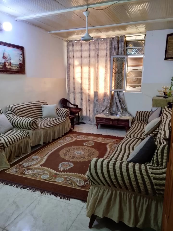 العنوان زعفرانيه شارعين الوليد قرب اسواق فدوه
 المساحه 170م الواجهه 7  كراج+مطبخ+ستقبال+ممر+غرف نوم عدد 4 صيحات عدد2 نص عكاده ونص سندويش السعر 50 وبي مجال الرقم الموبايل ***********
