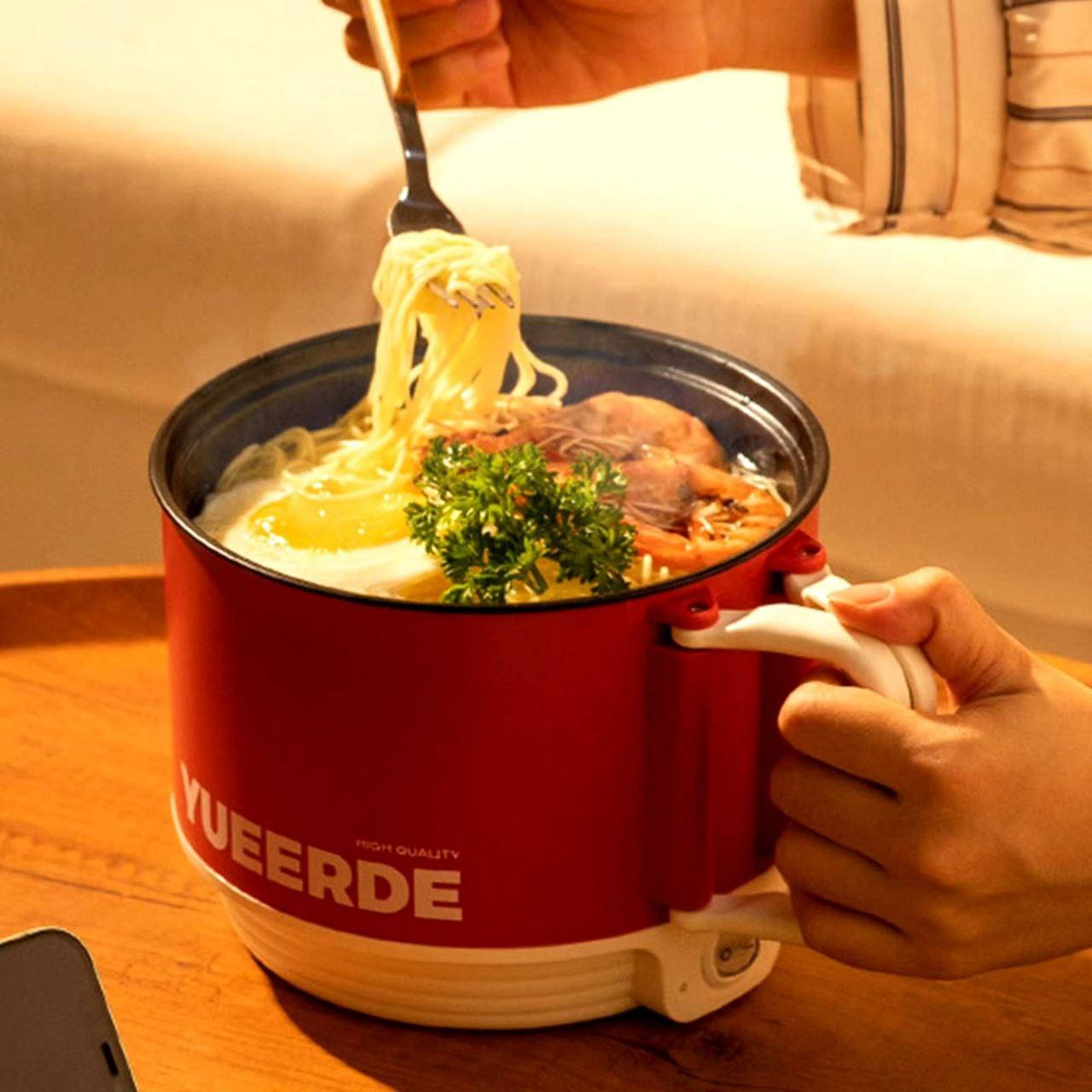 🍲قدر طهي نودلز YUEERDE الكهربائي 
قدر طهي كهربائي بقدرة ٤٥٠ واط متعدد الاستخدامات محمول لسلق الخظار او القلي . غطاء زجاجي مرئي: يتيح لك مراقبة الطعام أثناء الطهي بسهولة 👀.. مصفاة من البلاستيك المقاوم للحرارة: لطهي صحي بالبخار والحفاظ على العناصر الغذائية 🥦.. سلك قابل للفصل: يسهل عملية التخزين والنقل 📦. 

♦️استخدام آمن: موصل سلك الطاقة في نهاية المقبض لمنع تسرب الكهرباء الناجم عن دخول الماء.

♦️يحتوي على وعاء داخلي مقاوم لدرجات الحرارة العالية وغير لاصق.

♦️سهل التنظيف: يوجد داخل الوعاء بطانة من السيراميك لمنع الاحتراق.

♦️نظام الحماية يحتوي الجهاز على ترموستات مدمج، والذي سيفصل الطاقة عندما تكون درجة الحرارة مرتفعة للغاية لعدم حرق الطعام .

♦️عندما تنخفض درجة الحرارة إلى درجة مناسبة سيتم استئناف حالة التسخين.. 

#هذه العلامة التجارية حاصلة على  أفضل قدر كهربائي في الاسوق العالمية (YUEERDE)

🚘يوجد خدمة توصيل لجميع محافظات العراق 🚘


**إذا كنت صاحب هذا الإعلان وتريد حذفه لأي سبب، رجاءا أرسل رسالة إلى الدعم الفني**