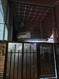 عندي بيت بناء ٢٠٠٥  للبيع عنوان الشعب شارع عدن مقابيل سوك المدينه ثالث...