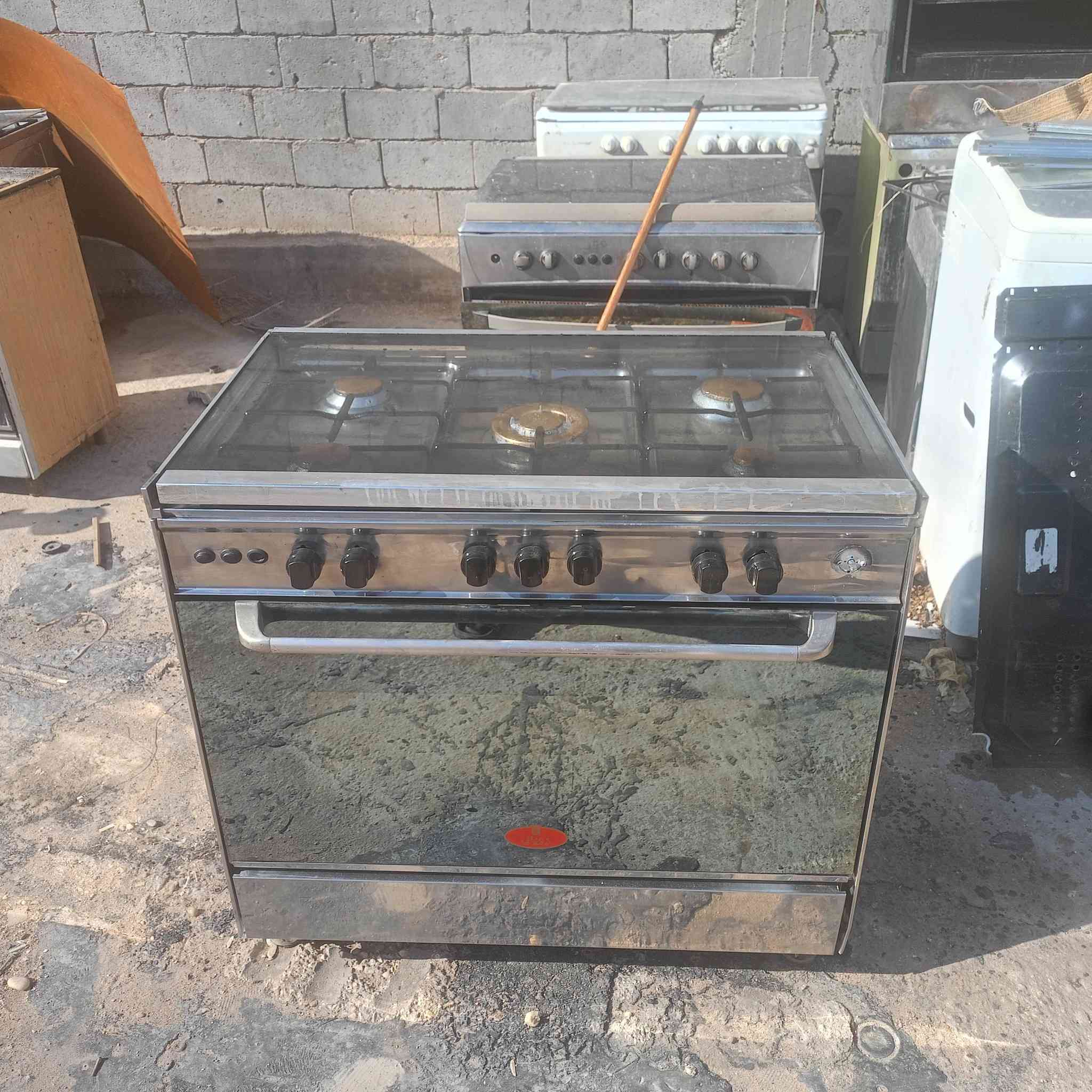 سلام عليكم طباخ مستعمل مجدد اخو الجديد طباخ كلش نضيف علفحص وبي ضمام مكانه حله الي يريده يراسلني خاص يوجد توصيل  داخل الحله فقط وهاذه رقمي***********  
ملاحضه : الي عده طباخ مستعمل او متروك اني اشتريه  يوجد صيانه داخل البيت او خارج البيت
