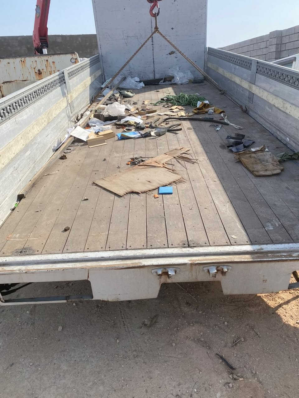 بدي للبيع
الطول ٦ وربع 

العرض مترتين و٤٠ 

طراحياتة حديد 

صفاحة ٧٠ 

السعر ٣٠ ورقة 

***********
