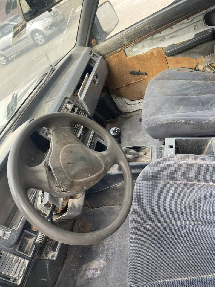 السلام عليكم بيكم ماصدا موديل 93  رقم انبار الماني سنويه بسمي تاخذ تحويل ساقطه صار سنتين تشتغل السياره بس محركً كايم يعني ابيعلك تسقيط السعر 9 اوراق او بيها مجال العنوان محموديه حي العسكري *********** او ***********
