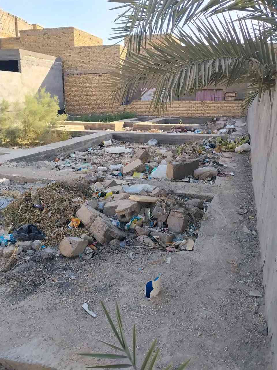 ياالله السلام عليكم للبيع قطعه 250متر طابو صرف موقع حي الاسره شارع القاضي بيه بتلو استقبال وصالتين ومطبخ وغرفتين
وصحيات داخليه و خارجيه سعر 55وبيه مجال 
الاستفسار 
***********
***********
