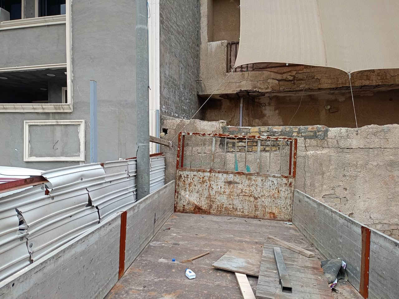 السلام عليكم للبيع بدي مال هينو كرين طول 5.65
البدي كله حديد 
***********
