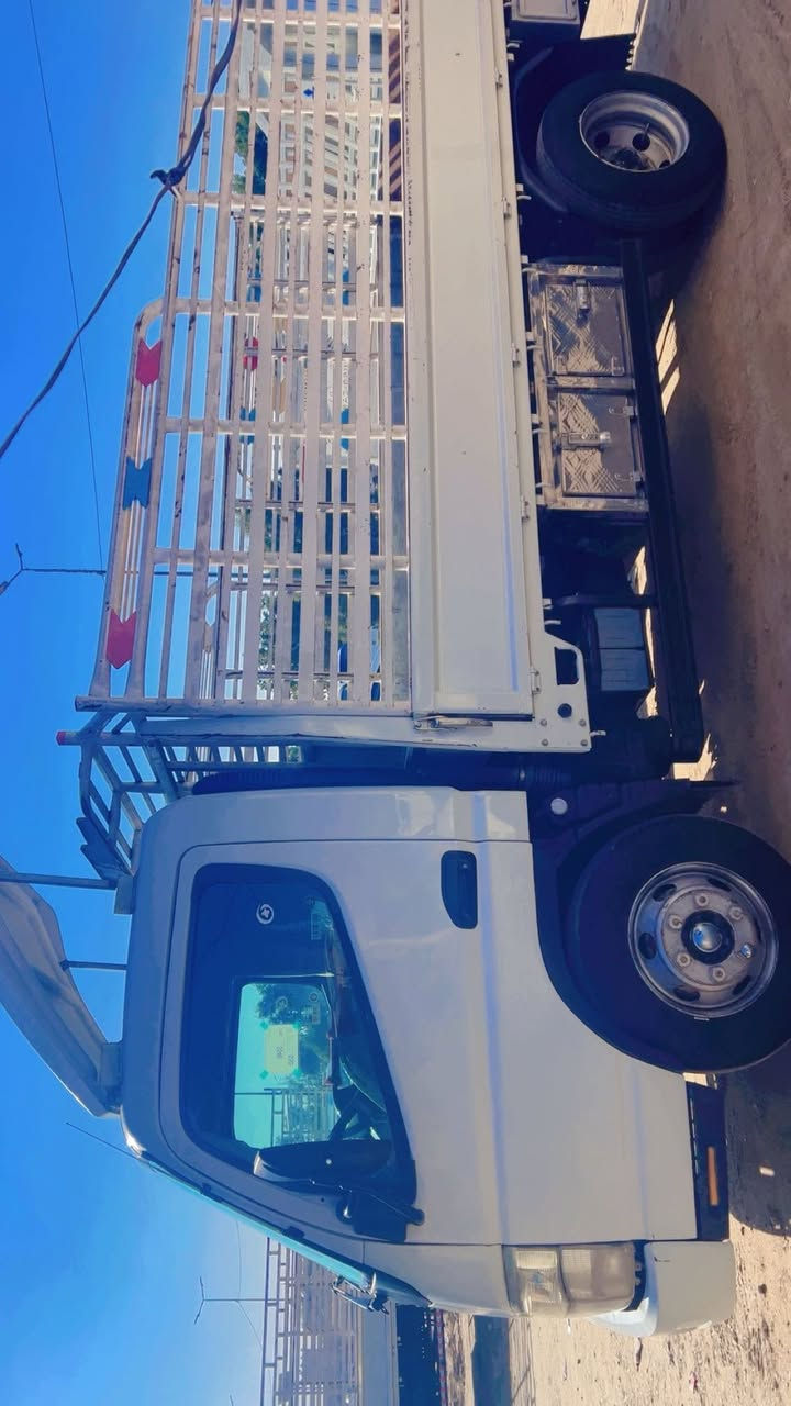 كنتر ٢٠١٣
مكفول ماعدا بارد صغير في باب السائق
 تخم تاير برجستون
 ويل ١٧
باتري جديد 
بنز وفلجه جديد
 السياره جاهزه للشغل
 سنوية ٢٠٣٠ هزه شهر الثامن 
للاستفسار الاتصال 
***********
