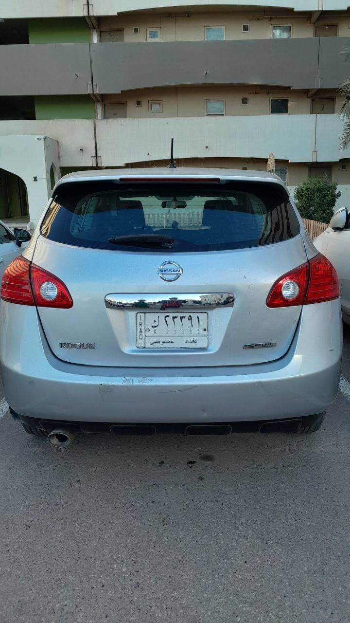 السلام عليكم ورحمه الله 
نيسان روج 13
السيارة بأسمي سنوية 28 20
السيارة صار بيها خلل فني أو مكانيكي ما اعرف بالكير بعد تجفيت المحرك كذلك السيارة تحتاج إلى صدر أمامي 
السعر 55$ وبيها مجال 
أي استفسار ***********
