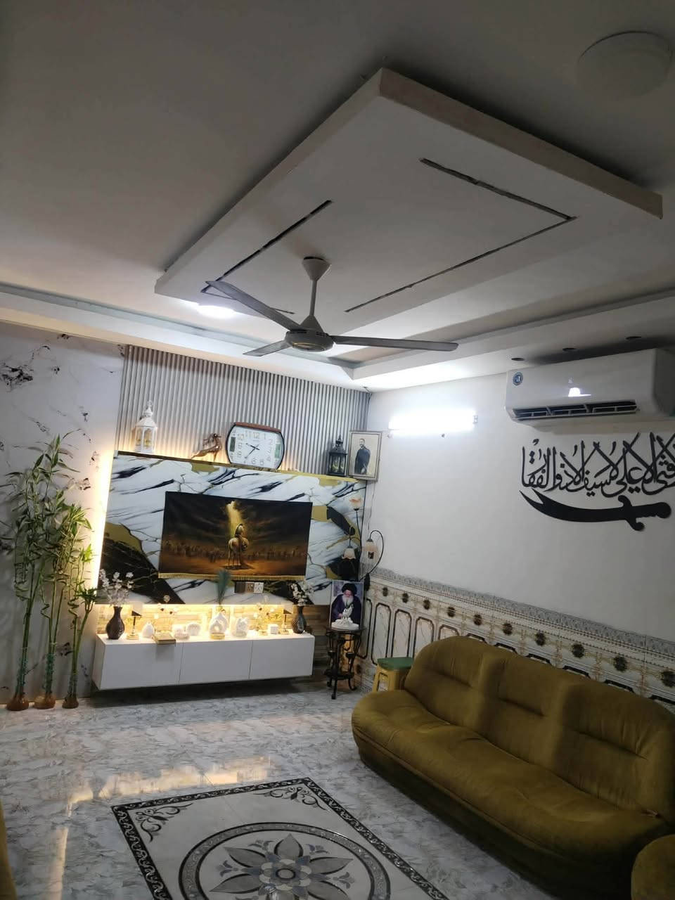 بيت للبيع نهايه الشهداء ثالث فرع ع يمنه زراعي سند 17  قريب على الشارع العام مساحه 130 متر طابقين سعره 95 كما موضح في الصور للاستفسار على هذا الرقم ***********
