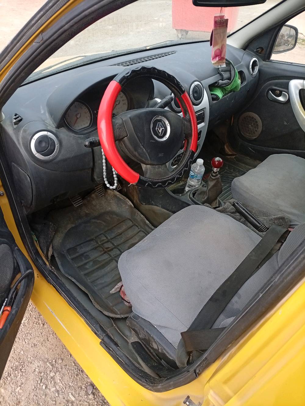 سلام عليكم رينو2010كيرمحرك خيرمن الله بيه طخطخات ظربه قويه مابيه تبريدنقص بواري وراديترصدره نص عمريرادله دوشمه 