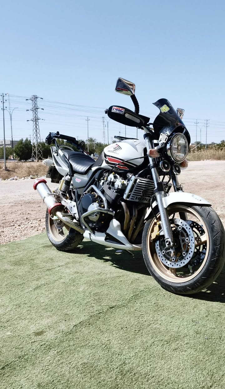 للبيع سي بي 400كفاله عامه من التاير لتاير مطلعها من المعرض جديده. رقم وسنويه.. الدراجه حلوه بمعنى الكلمه. أي نقص ماكو 
دهن ألماني ... مي أحمر زيتي.... نضام سيكيورتي.. مكينه هايبر.. شلعه فول.. معدل 190。。  كهربايات وضع الشركه.. لايت زنون نضام ويه السويج..  ملاحضه مانه مانه لا تجي وتشلع كلبي كلشي تبين كدامك.. السعر المطلوب 32وبيها مجال بصيط....) ----(مكاني الأنبار حصيبه الشرقيه..)  شرط ترايك أربيل.. ✌


**إذا كنت صاحب هذا الإعلان وتريد حذفه لأي سبب، رجاءا أرسل رسالة إلى الدعم الفني**