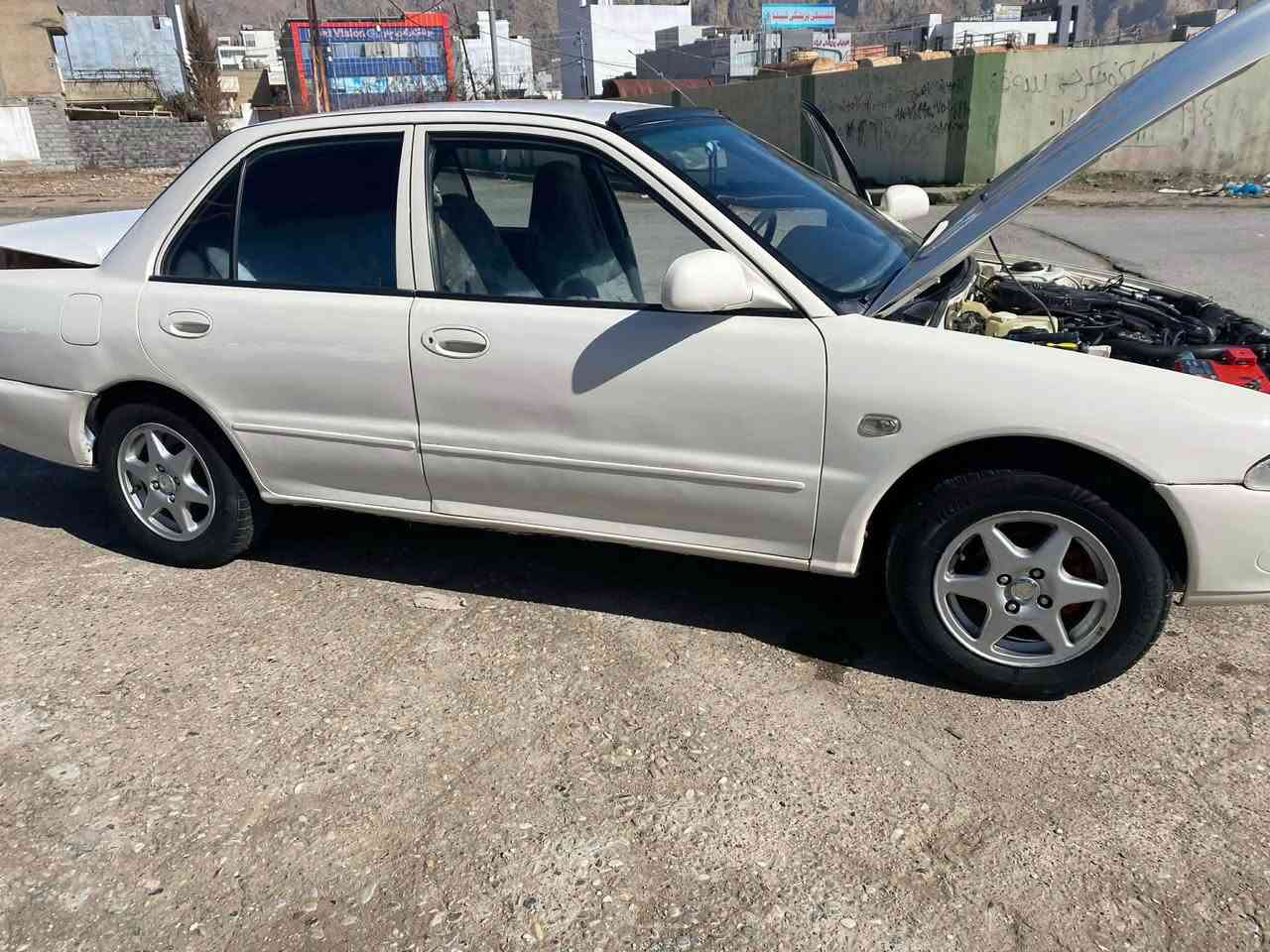 پرۆتۆن ٢٠٠٤ 
گێر تۆماتیک
ئارم پلاستیک دهۆک بە شەرتی هەموو شتێک 
گێرو مەکینە و تەبرید و کارەبایی هەمووی بە شەرت 
تەقەو رەقە
بە شەرت 
حیزام بۆیاخە جەمپێکی پێشی هەیەـ پشتەوەشی جەمپێکی هەیە ناو سندوقی نەگرتووە 
٤٠ معامەلە
*********** رانية, السليمانية
