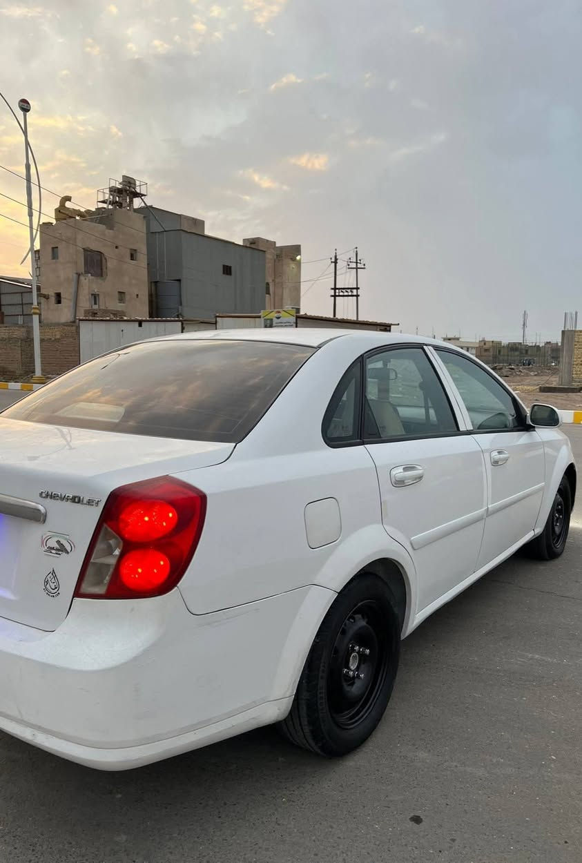 اوبترة موديل ٢٠١٠
كير عادي
سيارة بيها جاملغ مصبوغ وبنيد مبدل
ميسان  مركز المدينة
محرك كير خير من الله كلها جاهزة
***********
