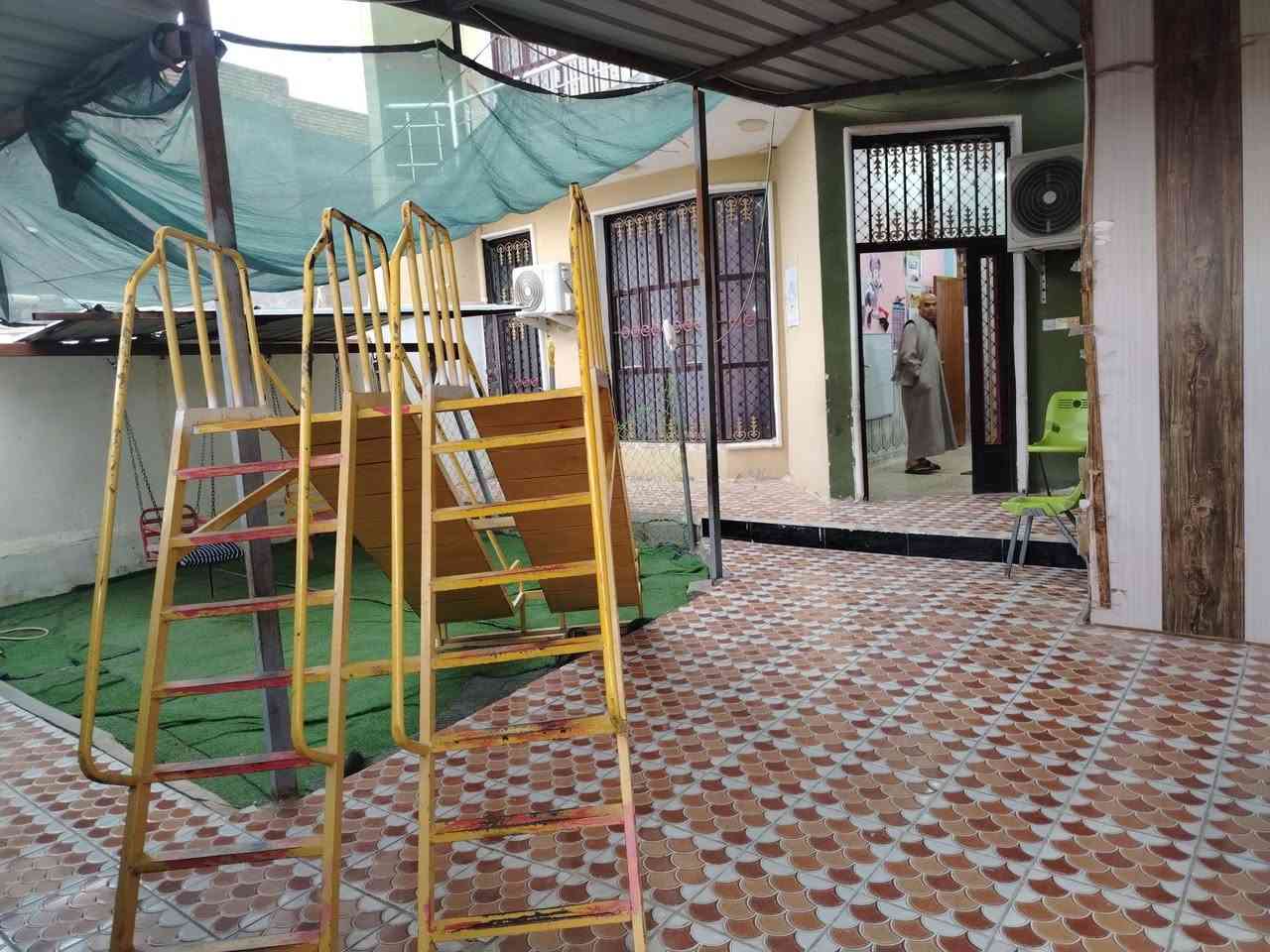 السلام عليكم. دارللبيع ٢٠٠م🛖
في قضاء المحاويل بحصن جعفر 
ط٢  غرف نوم عدد٤
مؤجر روضه حالياً 🧑‍🎨🧑‍🎨
مطلوب أسكان ١٣ مليون
للاستفسار الاتصال 👈*********** /*********** موقع مميز وبسعر جدأ مناسب
