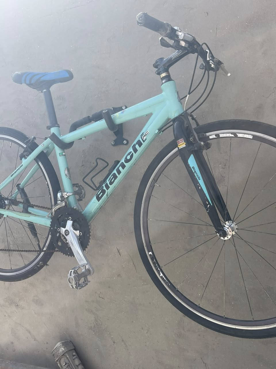 السلام ً عليكم ً اخوانيً الغواليً عندي باسكلc 700
حجم 28 قياس الفريم S ماركة (Bianchi)
غني عن التعريف ماركة ايطالي الصنع معدنه المنيوم 
سستم شيمانوا 2/8  
عل وضع البلادي ختم واحد سعرهاا 200 الف 
وبي مجال ان شاءالله مكاني بغداد بالمنصور 
رقمي ***********
