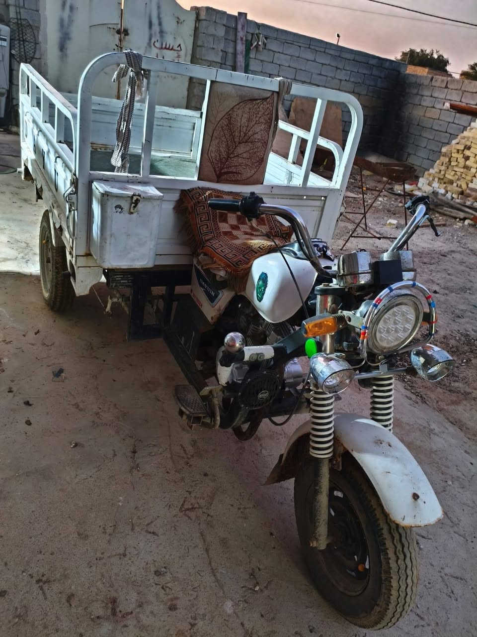 السلام عليكم
ستوته لبيع موديل 19 
محركه بعده بجيس 
تايراته جديدات 
كهربياته من طول لطول شغالات 
لمكان شطره حاوي العباس 
ستوته اوراق اصولي 
ستوته مكفوله من طول لطول 
ستوته يريدله بس سايق 
وشكرا الكم 
***********
