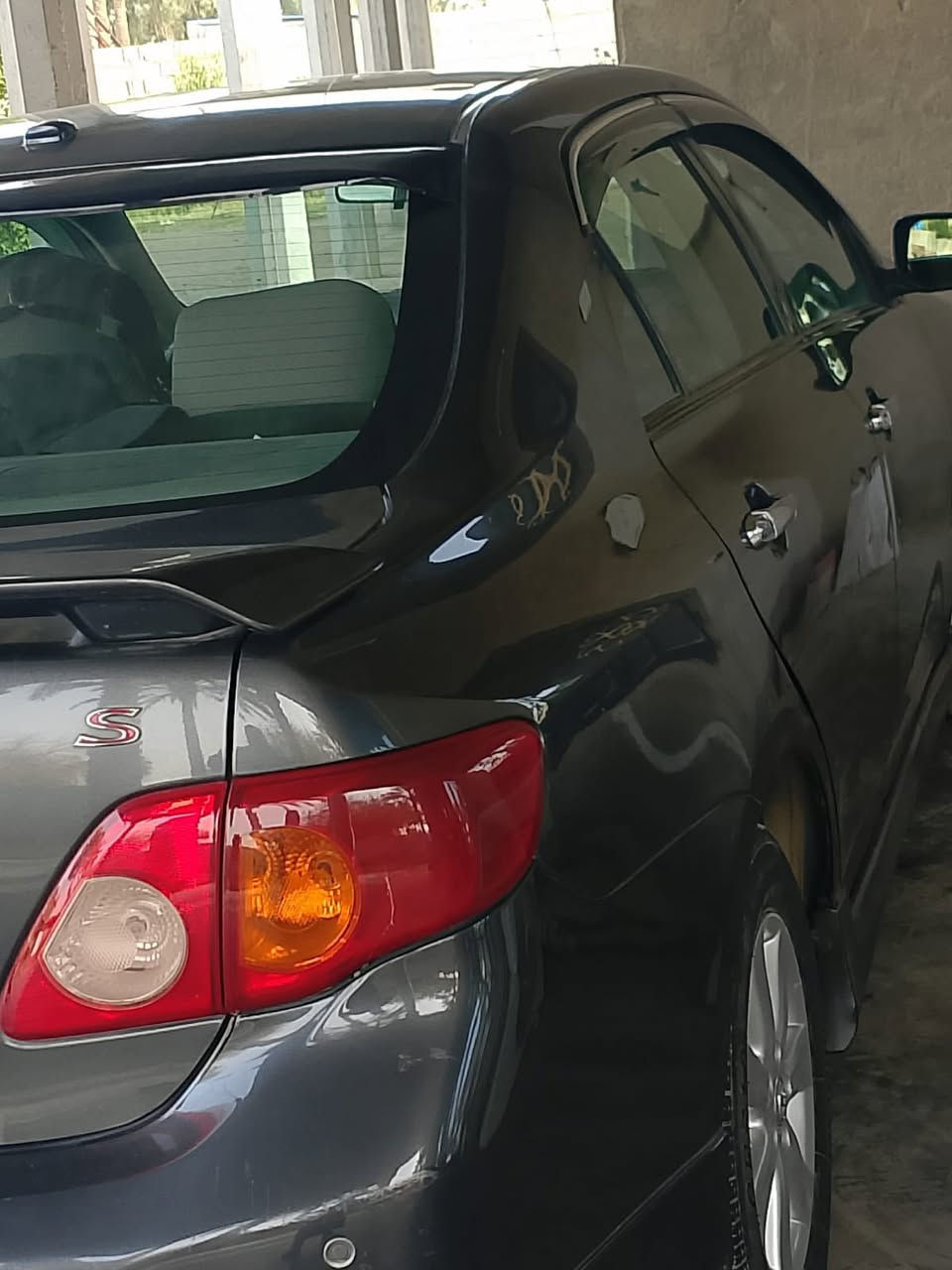 السلام عليكم
كورلا 2010 امريكي 

السياره كهربائيات كله شغاله فول فول 
 موصفات 
 
السياره محرك 1800  محرك وكير كفاله 

ظربتها بخشم الشاطئ  
 السياره كاعده وكلش حلوه وبل عافيه على لياخذه  
السياره بسمي  السنويه 2026 وتحويل ثاني يوم السعر 106 وبيه مجال 
العنوان ابو غريب *********** واتساب
