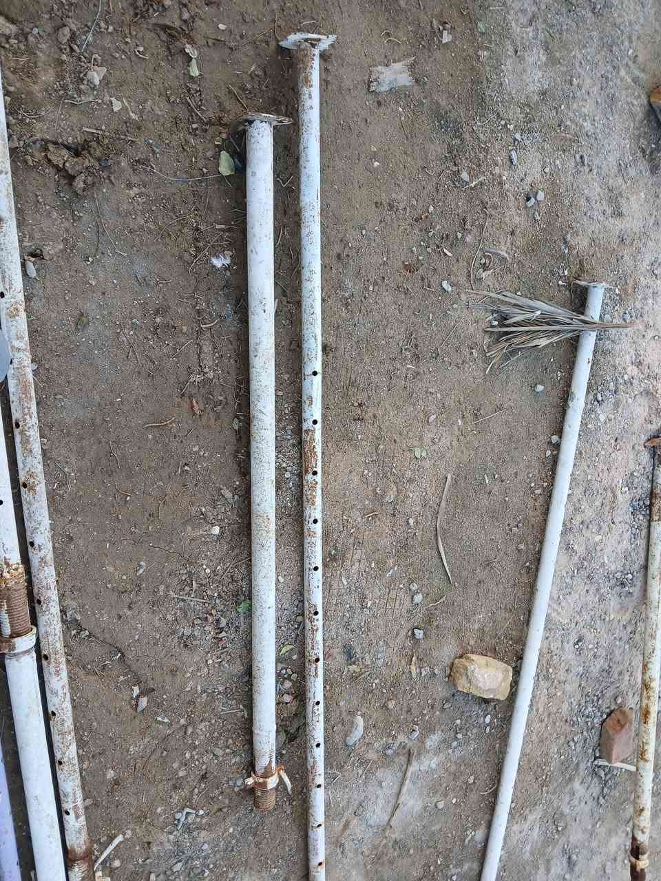 سندويش 20 قطعة طول الوحدة  3 متر بالاضافة الى كصات تقريبا 5 قطع . المتر ب7 الاف .
+ جكات بناء العدد 10 
الجك ب10 الاف .
العنوان قضاء النصر .‏
اتصال واستفسار ‪0774 853 7710‬‏
